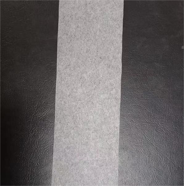 COLLER DU PAPIER DE MOUSSE